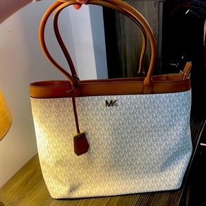 Gorgeous Michael Kors Tote, Large